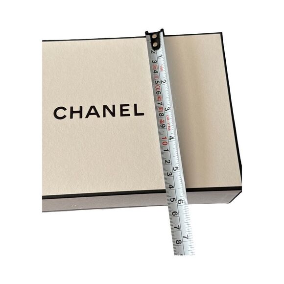 CHANEL GIFT BOX. - Picture 4 of 5